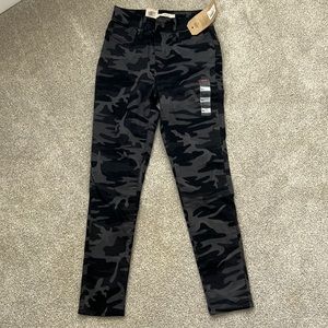 brand new levi camo jeans